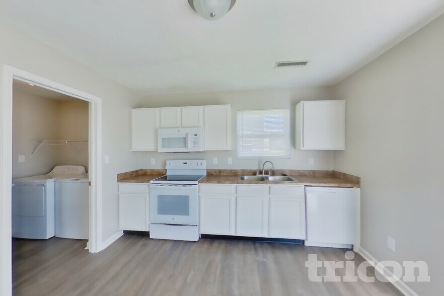 Building Photo - 3203 Brandenburg Dr