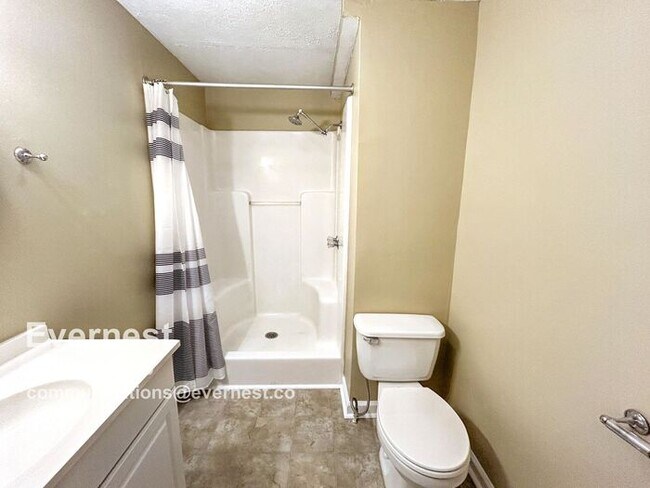Building Photo - 4-Bedroom, 3.5-Bath Home in a Relaxing Nei...