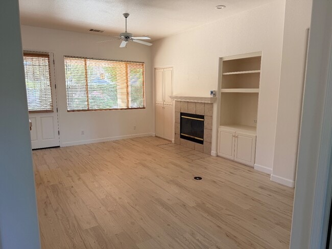 Building Photo - 6200 N Stockdale Dr
