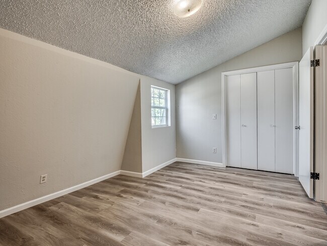 Building Photo - 6409 Miles Ln