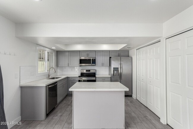 Building Photo - 1586 West Campbell Ave