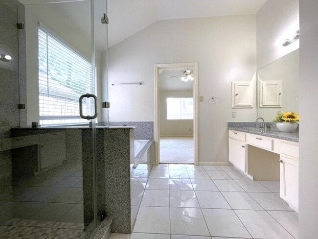 Building Photo - 15514 Heritage Country Ct