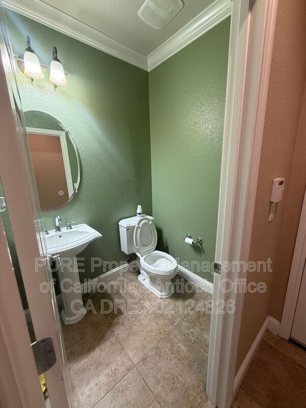 Building Photo - 80 Bottlebrush Ct