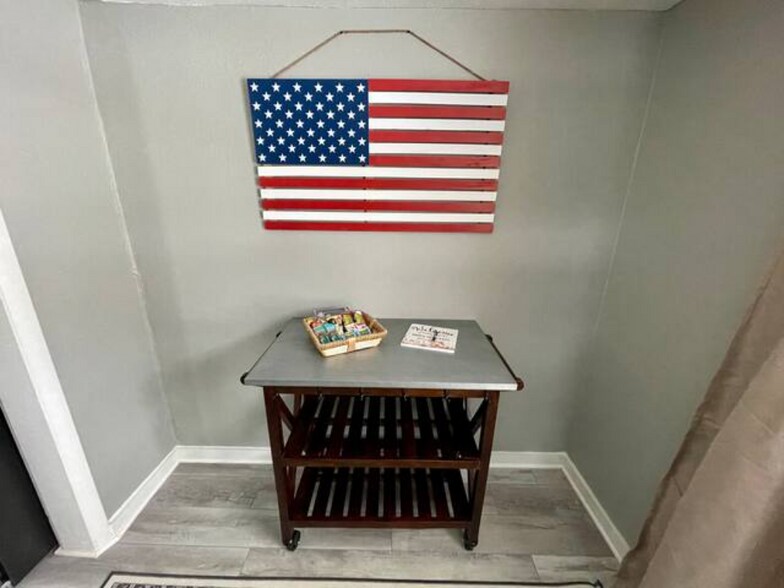 Building Photo - 926 N Walts Ave