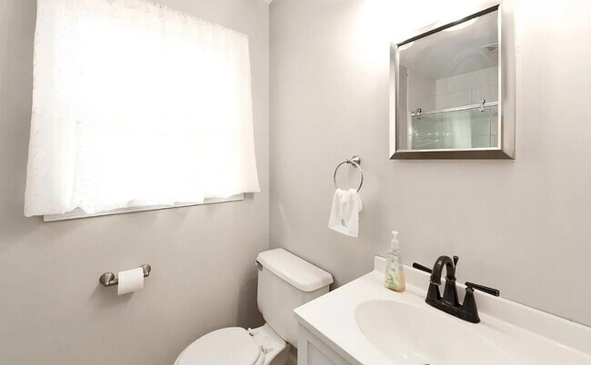 Building Photo - 143 Hopper Barker Rd