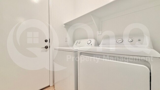 Building Photo - 1336 S Sabino Dr