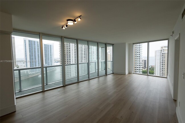 Building Photo - 495 Brickell Ave