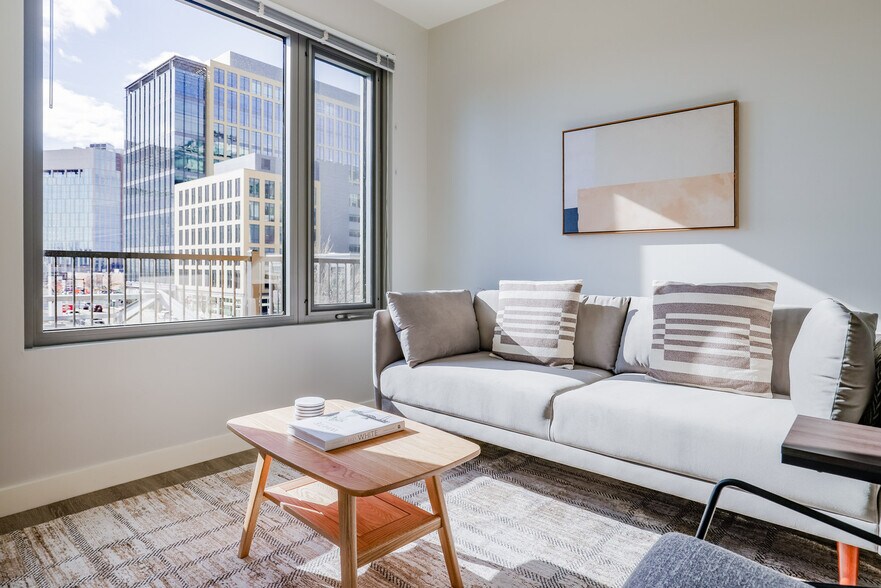 Primary Photo - 485 Foley St