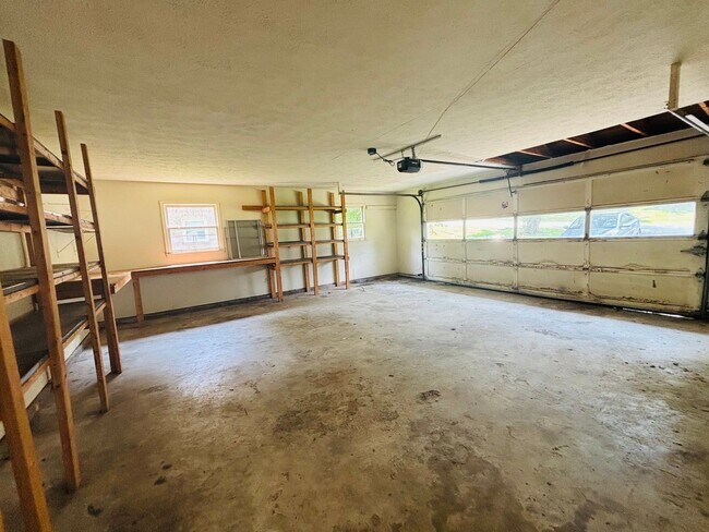 Building Photo - 306 Woodbine Dr