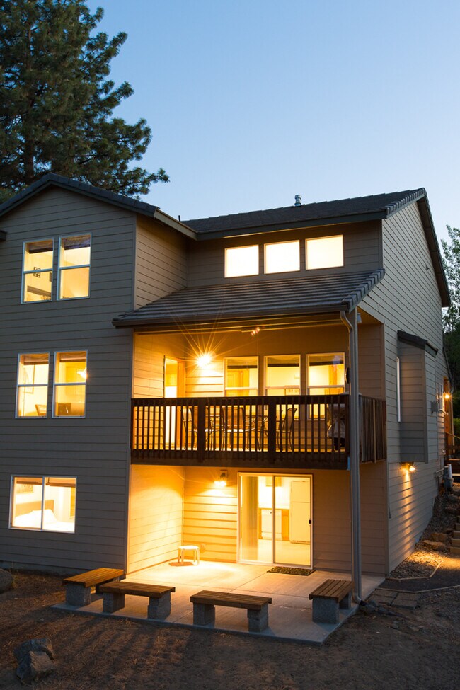Building Photo - 3186 NW Quiet River Ln