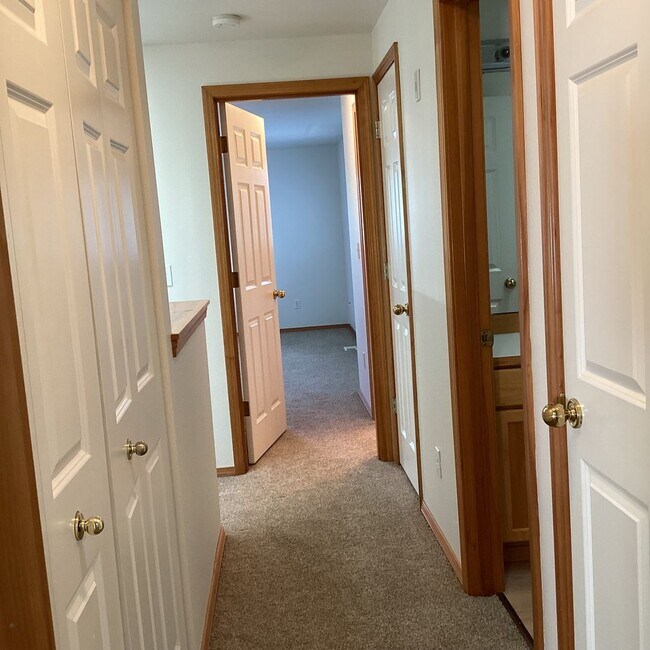 Building Photo - Bright & Spacious Everett Condo – 3 Bed, 2...