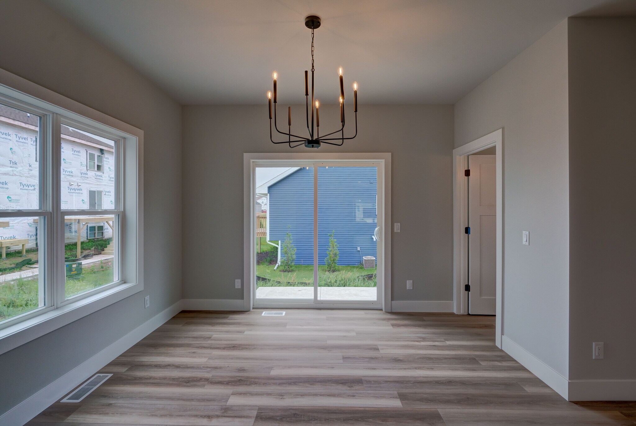 Building Photo - 291 N Bergamont Blvd