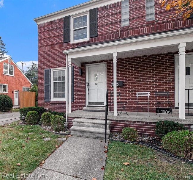 Building Photo - 1510 E 4th St