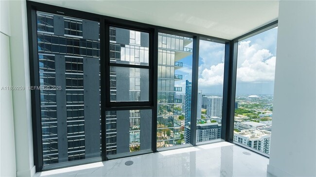 Building Photo - 700 NE 24th St