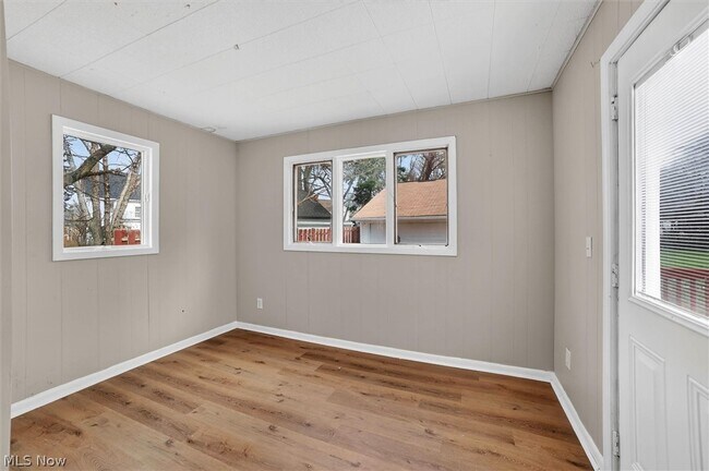 Building Photo - 1851 Beverly Hills Dr