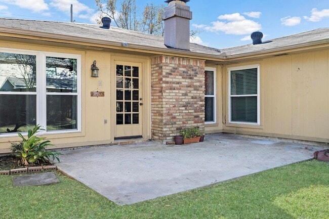 Building Photo - 6760 Gladys Ave