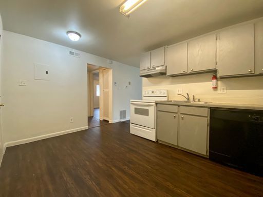 Building Photo - 2 Bedroom 1 Bath Near Firestone Available ...