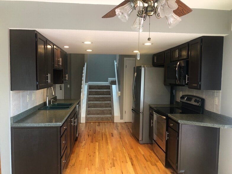 Building Photo - 8602 Alpine Valley Dr