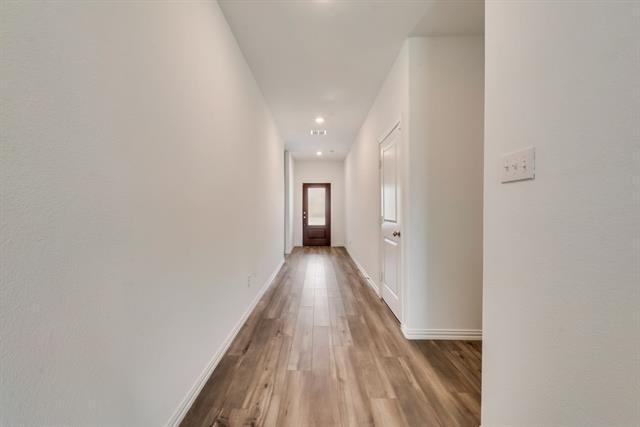 Building Photo - 1833 Lake Grove Dr