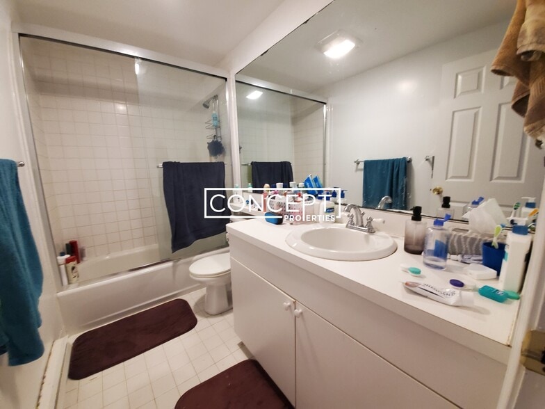 Building Photo - 1742 Washington St