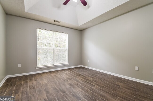 Building Photo - 9407 Rollinghills Dr