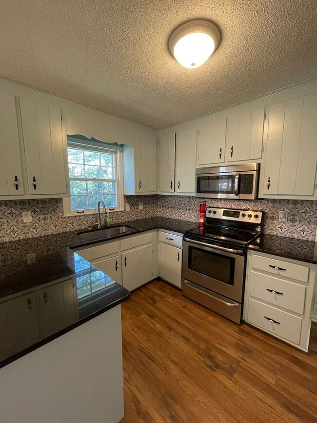 Building Photo - **PRELEASING**130 Derby Street | 3 BED 1.5 BATH CLOSE TO CAMPUS