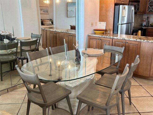 Building Photo - 710 N Ocean Blvd