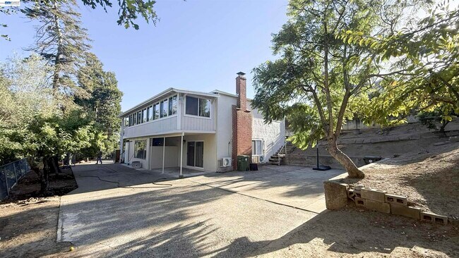 Building Photo - 3682 Seven Hills Rd