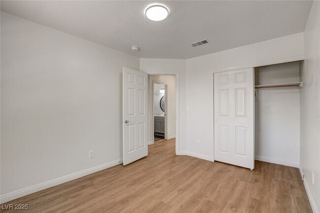 Building Photo - 1441 Iron Springs Dr