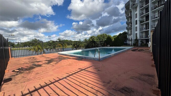 Building Photo - 9688 Fontainebleau Blvd