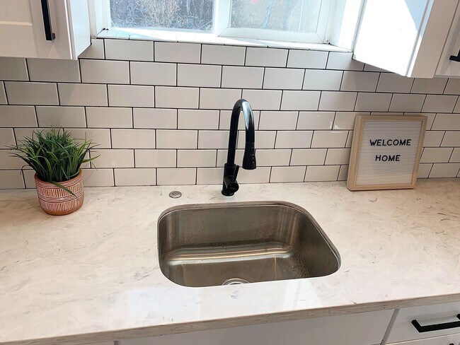 Building Photo - 20747 Stephanie Dr