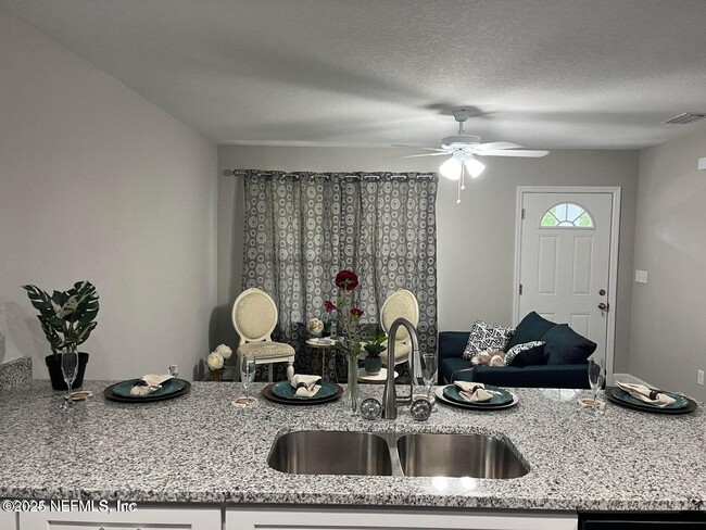 Building Photo - 2146 Thelma St