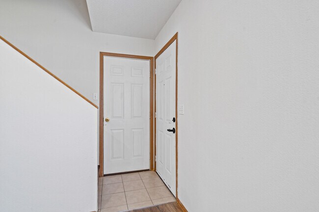 Building Photo - 2507 Carnation Dr