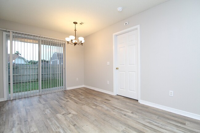 Building Photo - 3 Bedroom, 2 Bath Patio Home with Garage &...