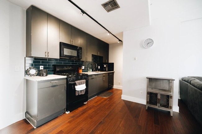 Building Photo - 915 Franklin St