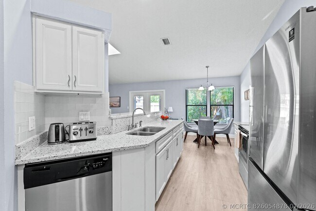 Building Photo - 1599 Bayridge Pl