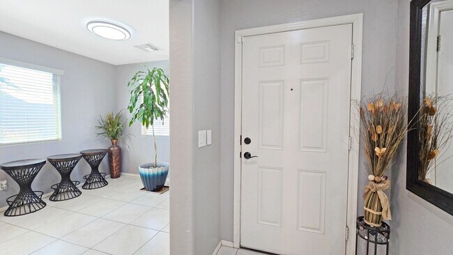 Building Photo - Beautifully updated home in Las Brisas Community of Goodyear!