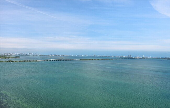 Building Photo - 700 NE 24th St