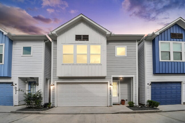 Building Photo - 3 Bedroom Houston Rental Home in Gated Community near Griggs Road