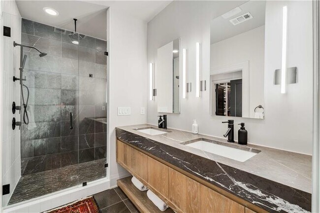 Building Photo - 661 Auburn Ave NE