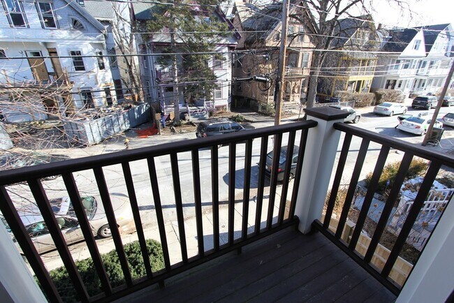Building Photo - 49 Wyman St