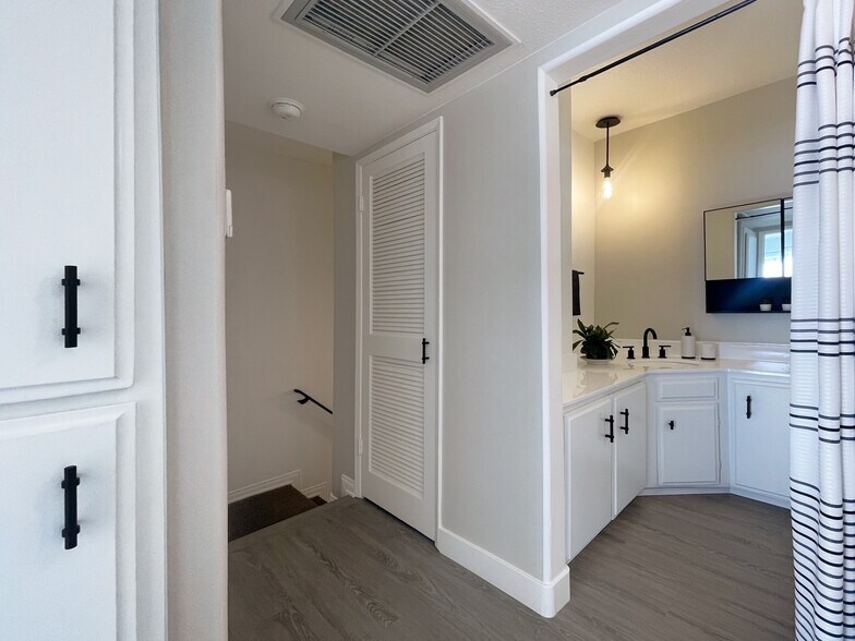 Tastefully custom painted and coordinated throughout - 9047 Langdon Ave