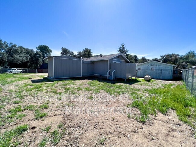 Building Photo - 2504 Gladiola Dr