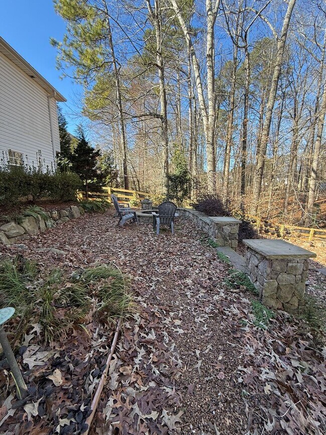 Building Photo - Charming 3 Bedroom Cape Cod