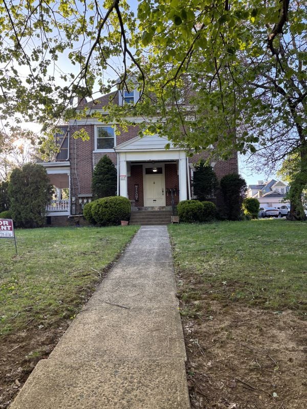 Building Photo - 517 Seneca St