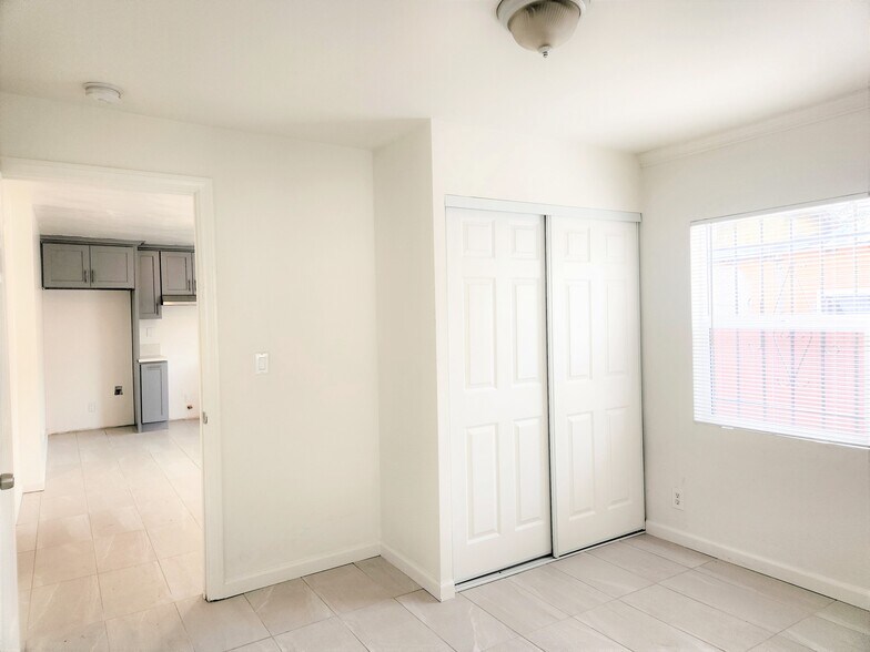 Building Photo - 1241 E 80th St