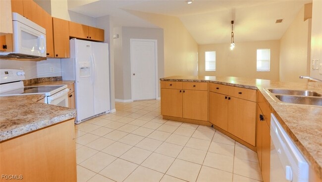 Building Photo - 4112 SW 6th Pl