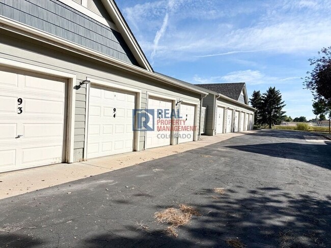 Building Photo - 13900 Lake Song Ln