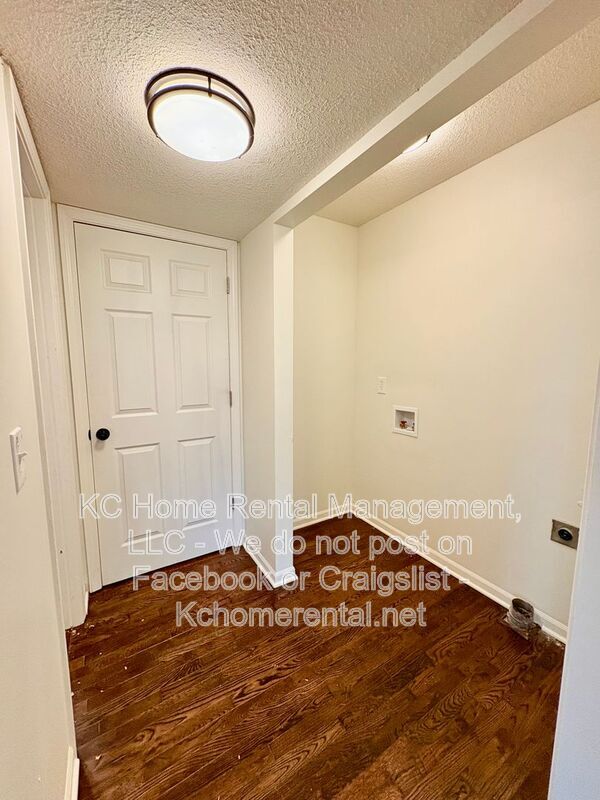 Building Photo - 307 E Main St