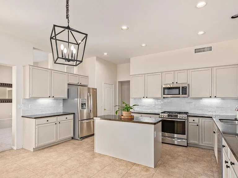 Building Photo - 651 W Oriole Way